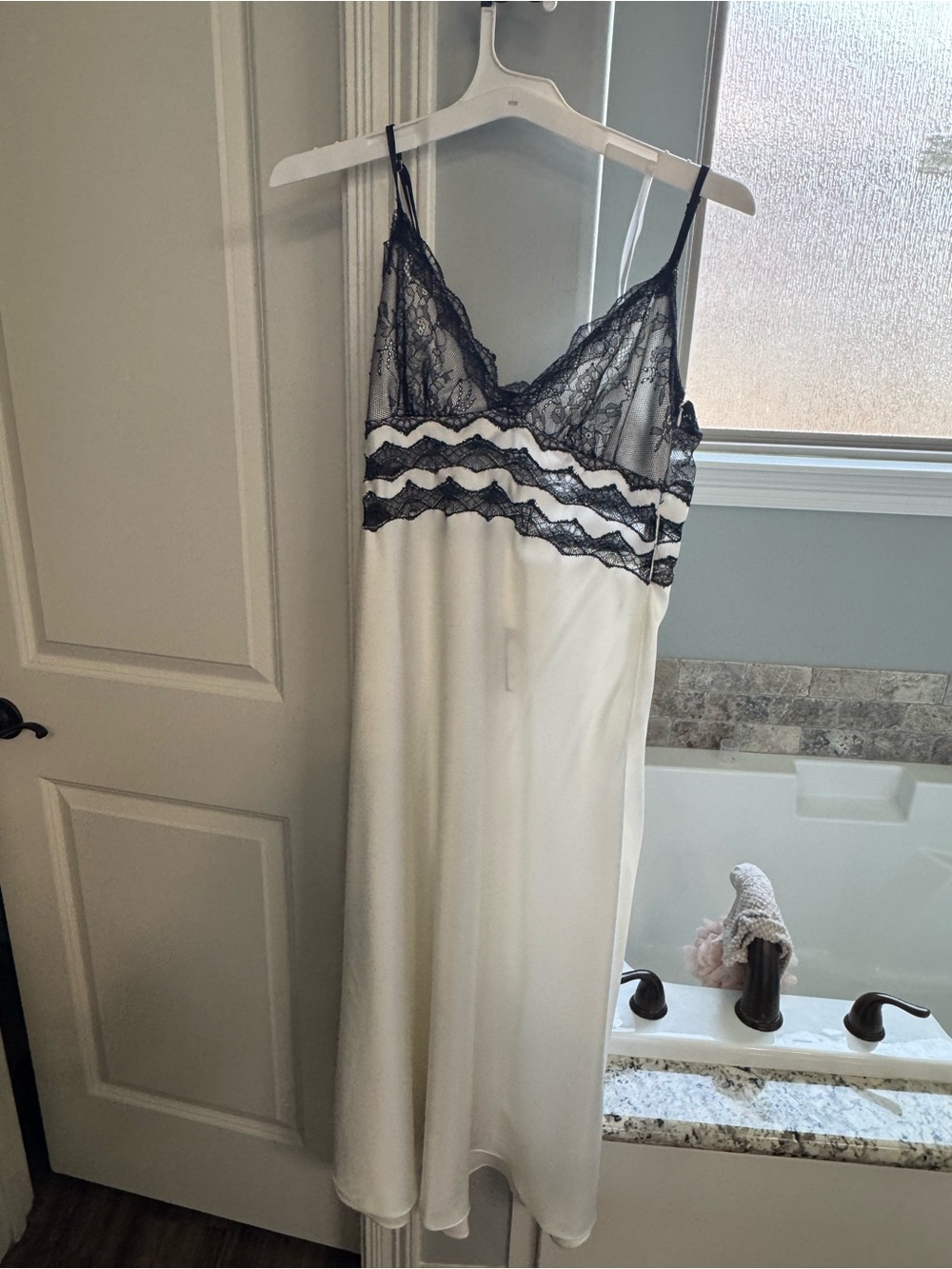 Giani Bini size 6 - Gianni Bini x Nastia Liukin Satin Lace Dress - Black & White - Picture 2 of 5